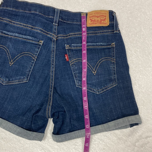 Levi’s mid length dark wash denim stretch roll cuff shorts size 26 - Picture 3 of 7